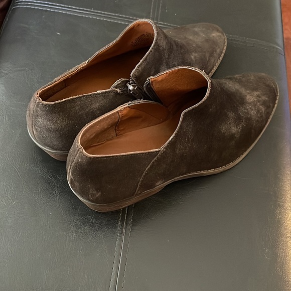 Boots - Picture 2 of 8